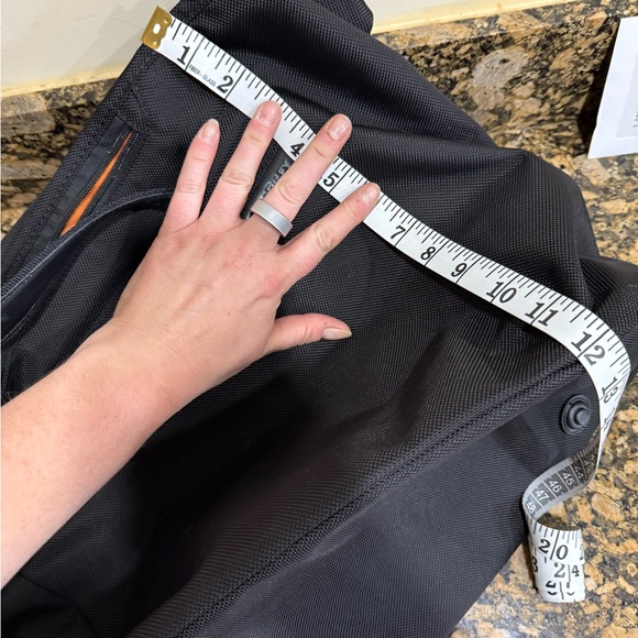 Briggs & Riley Sleek Black Tote Bag - Picture 10 of 11